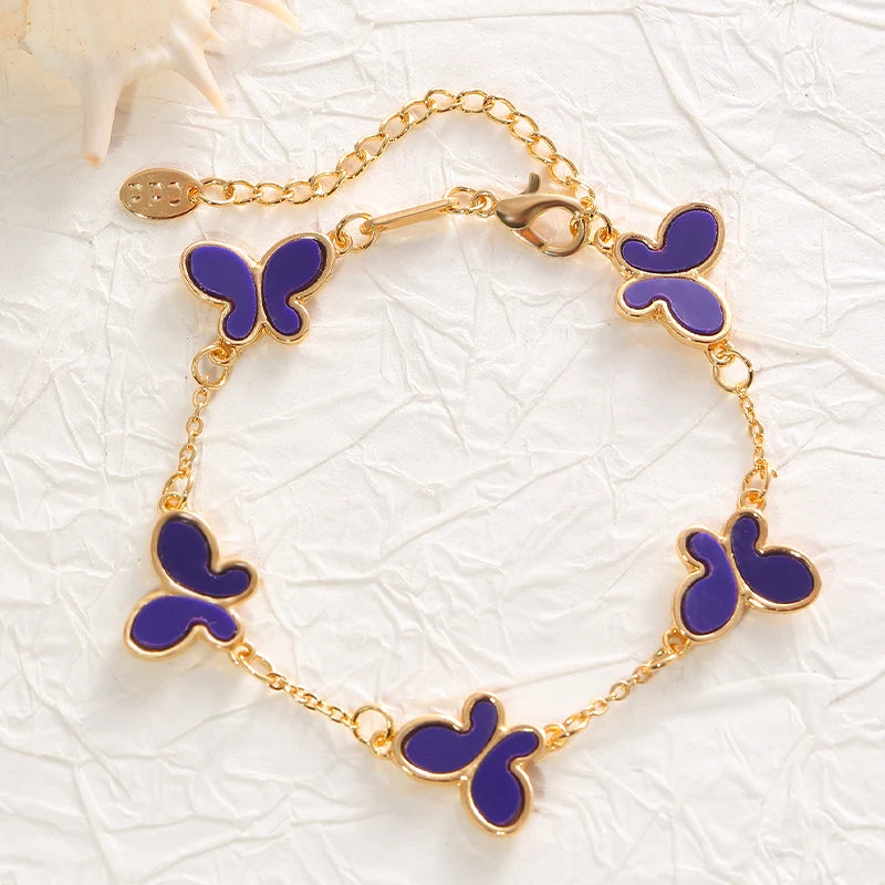 A fashionable and versatile daily butterfly-shaped mother-of-pearl lady's bracelet with simple design.