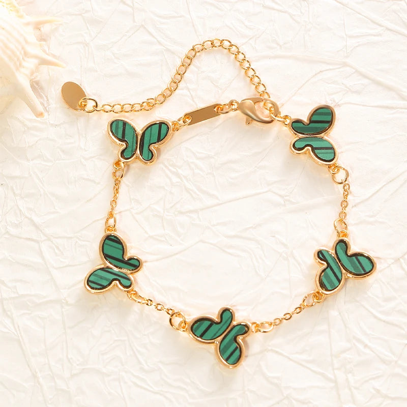 A fashionable and versatile daily butterfly-shaped mother-of-pearl lady's bracelet with simple design.