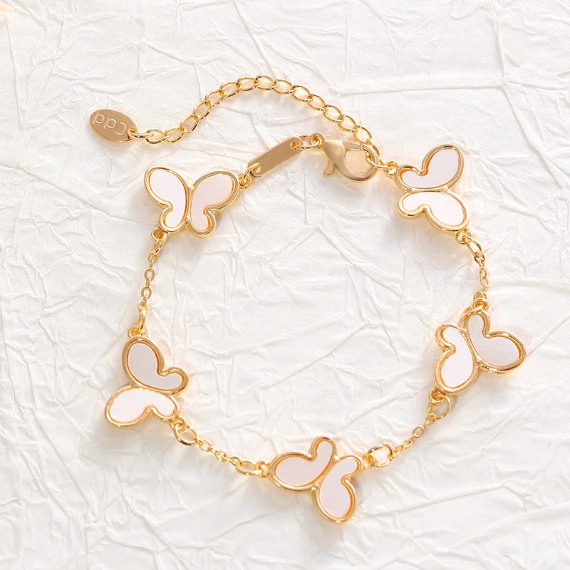 A fashionable and versatile daily butterfly-shaped mother-of-pearl lady's bracelet with simple design.
